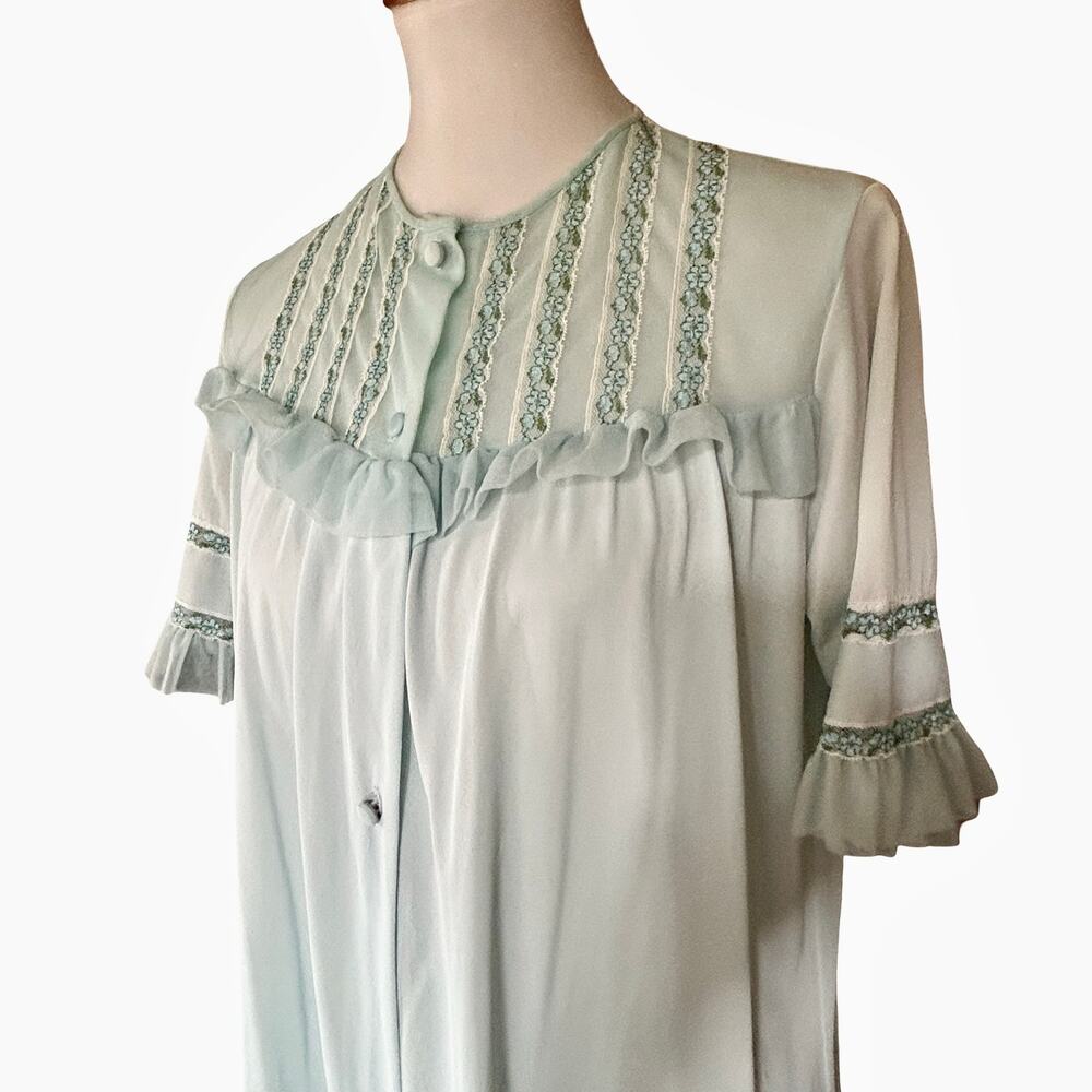 Vintage 1960s/70s Pastel Blue Lace-Trimmed Housecoat